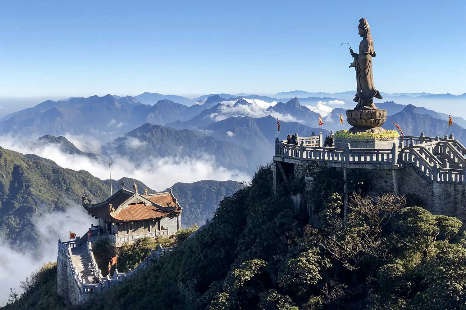 statua in cima al monte fansipan