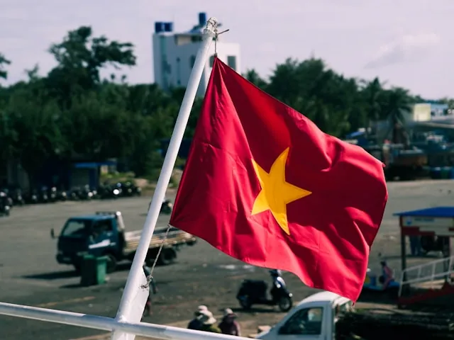 Bandiera vietnamita, stella gialla su sfondo rosso
