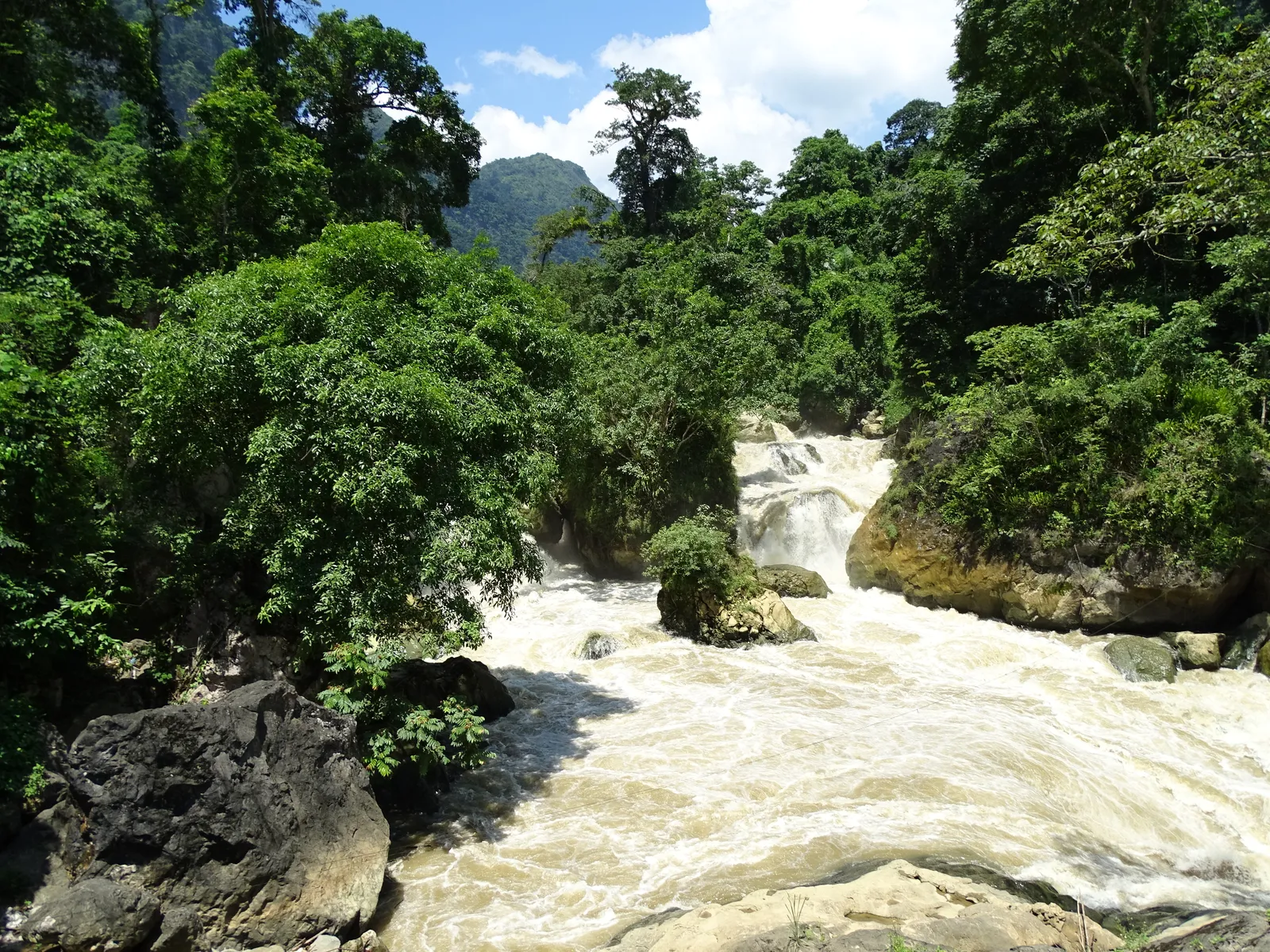 Cascate di Dau Dang, Ba Be Le cascate di Dau Dang sul fiume Nang, nel parco nazionale di Ba Be, Vietnam