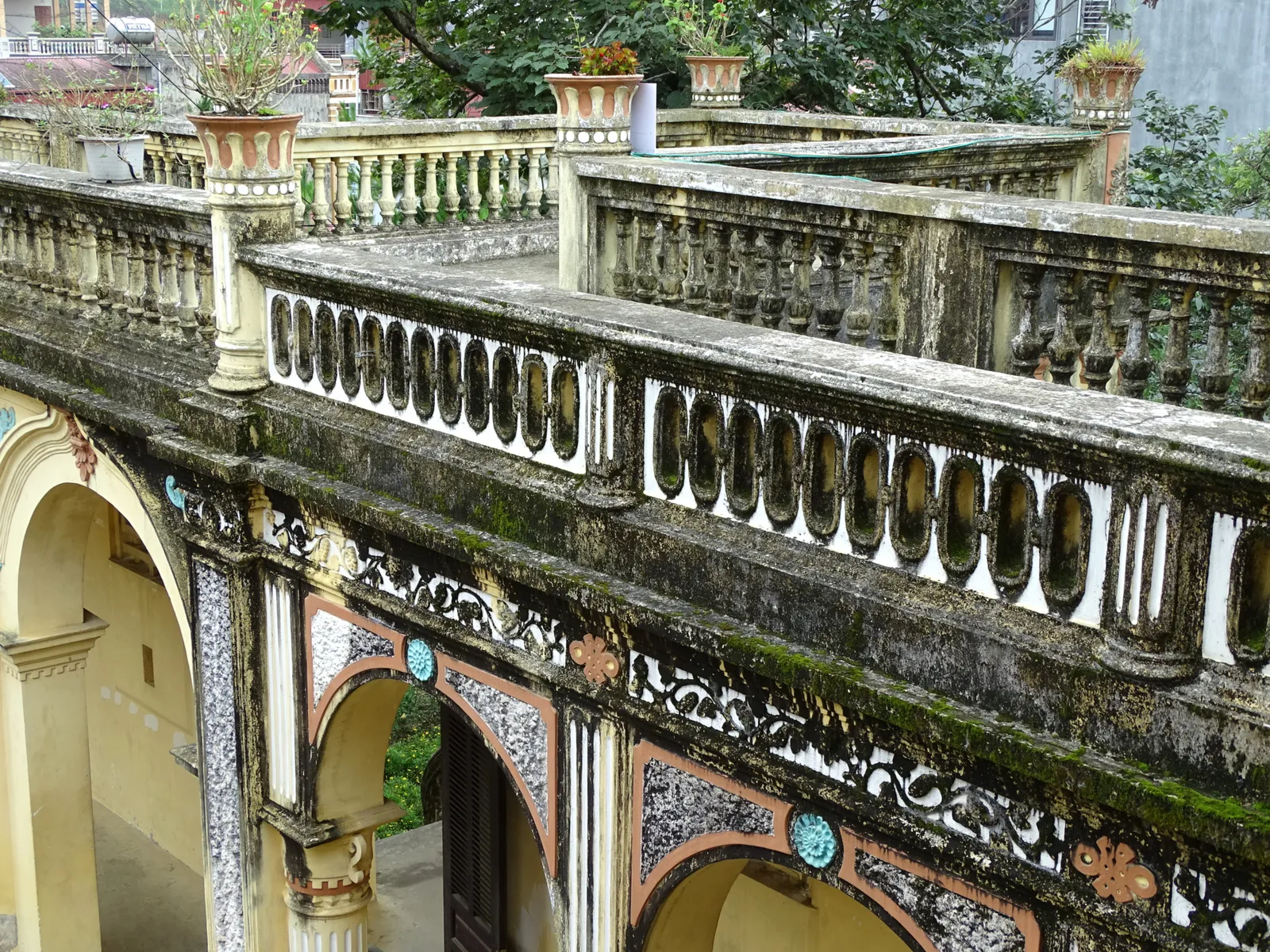 Il palazzo di Hoang A Tuong a Bac Ha: balconate e decorazioni in stile franco-cinese