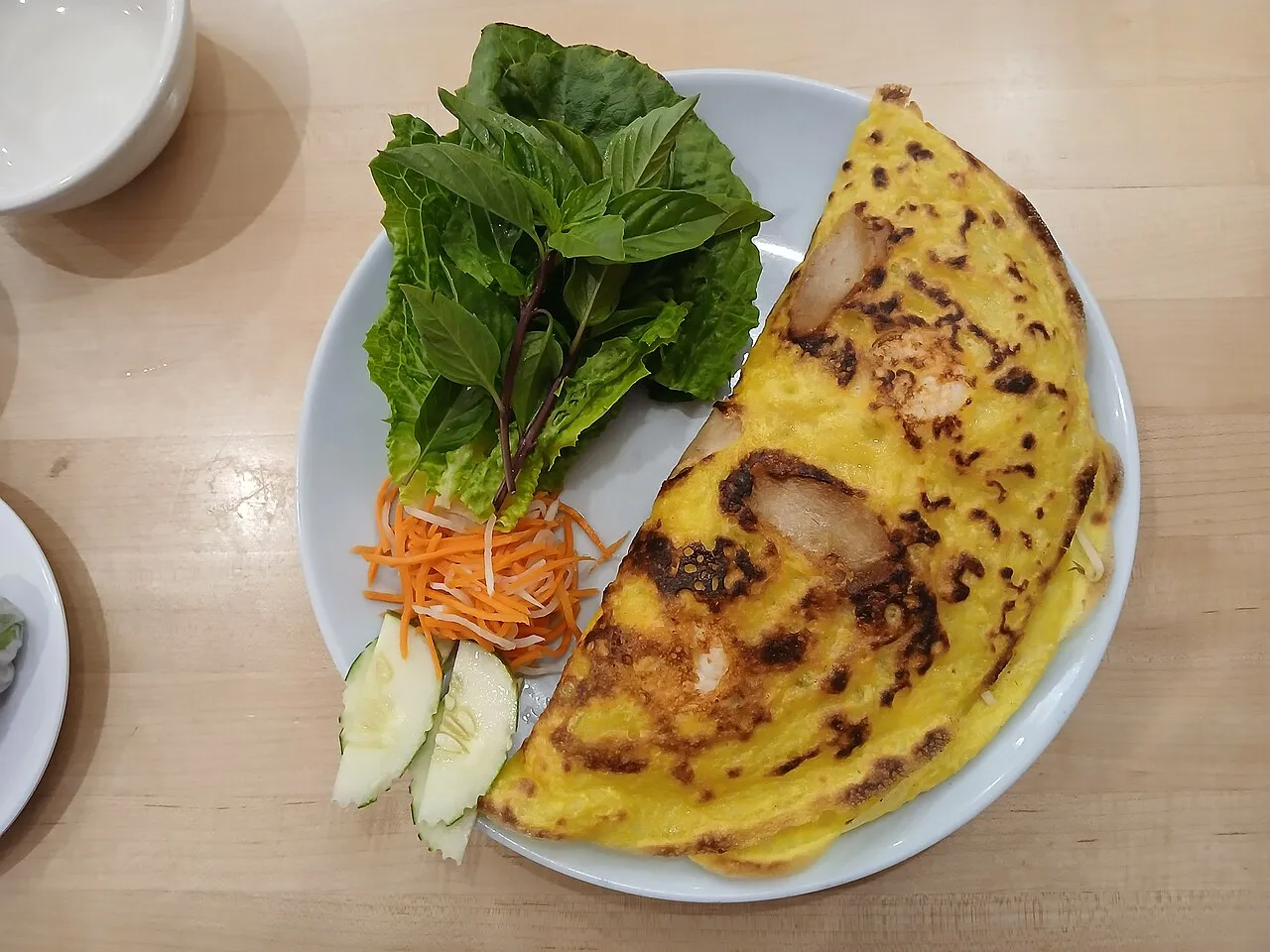 Bánh xèo Bánh xèo, crespella vietnamita ripiena di gamberetti e maiale