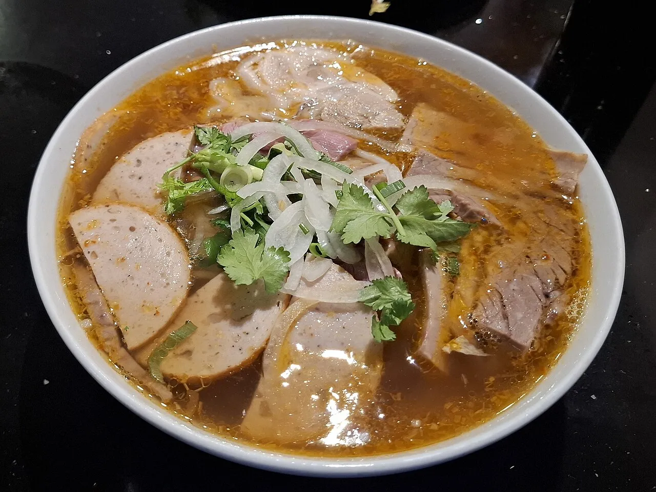 Bún bò Huế Bún bò Huế, zuppa piccante di vermicelli e manzo
