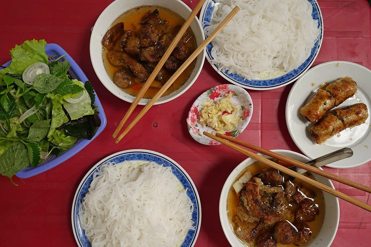 Bún chả - Hanoi Bún chả di Hanoi con maiale alla griglia e vermicelli