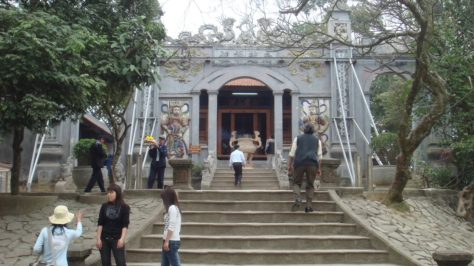 Il Tempio Superiore (Den Thuong) sulla vetta del monte Nghia Linh, cuore del Festival degli Hung Kings