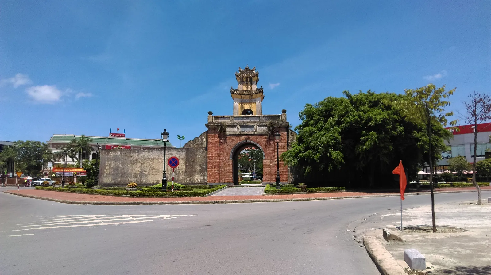 Porta di Quang Binh a Dong Hoi La Porta di Quang Binh, antica cittadella nel centro di Dong Hoi in Vietnam
