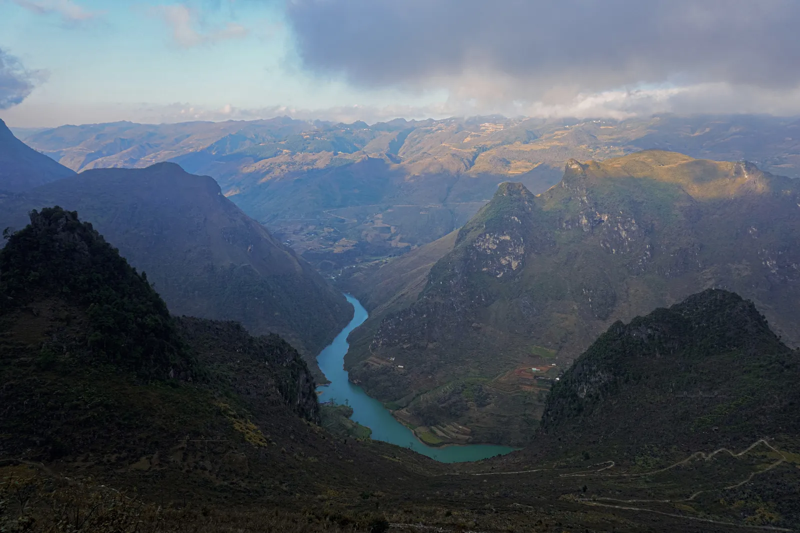 Fiume Nho Que - Ha Giang Il fiume Nho Que visto dal Passo Ma Pi Leng, la gola più spettacolare del Vietnam