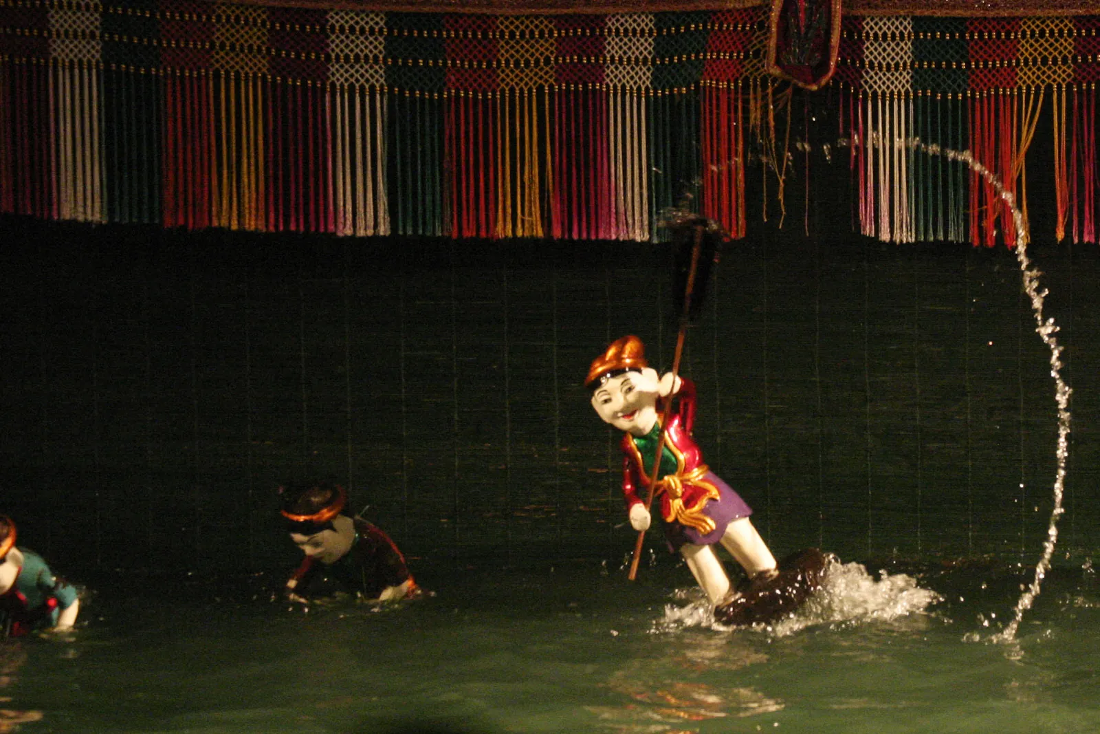 Marionette sull'acqua al teatro Thang Long Marionetta sull'acqua in scena al teatro Thang Long di Hanoi