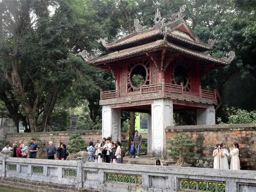 Padiglione Khuê Văn, Tempio della Letteratura Padiglione Khuê Văn nel Tempio della Letteratura, prima università del Vietnam ad Hanoi