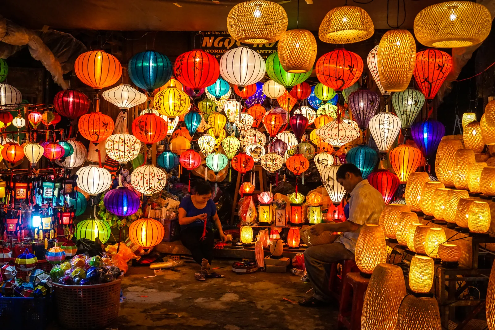 Festival delle lanterne a Hoi An Lanterne colorate nel centro storico di Hoi An (Hội An) durante il festival di settembre