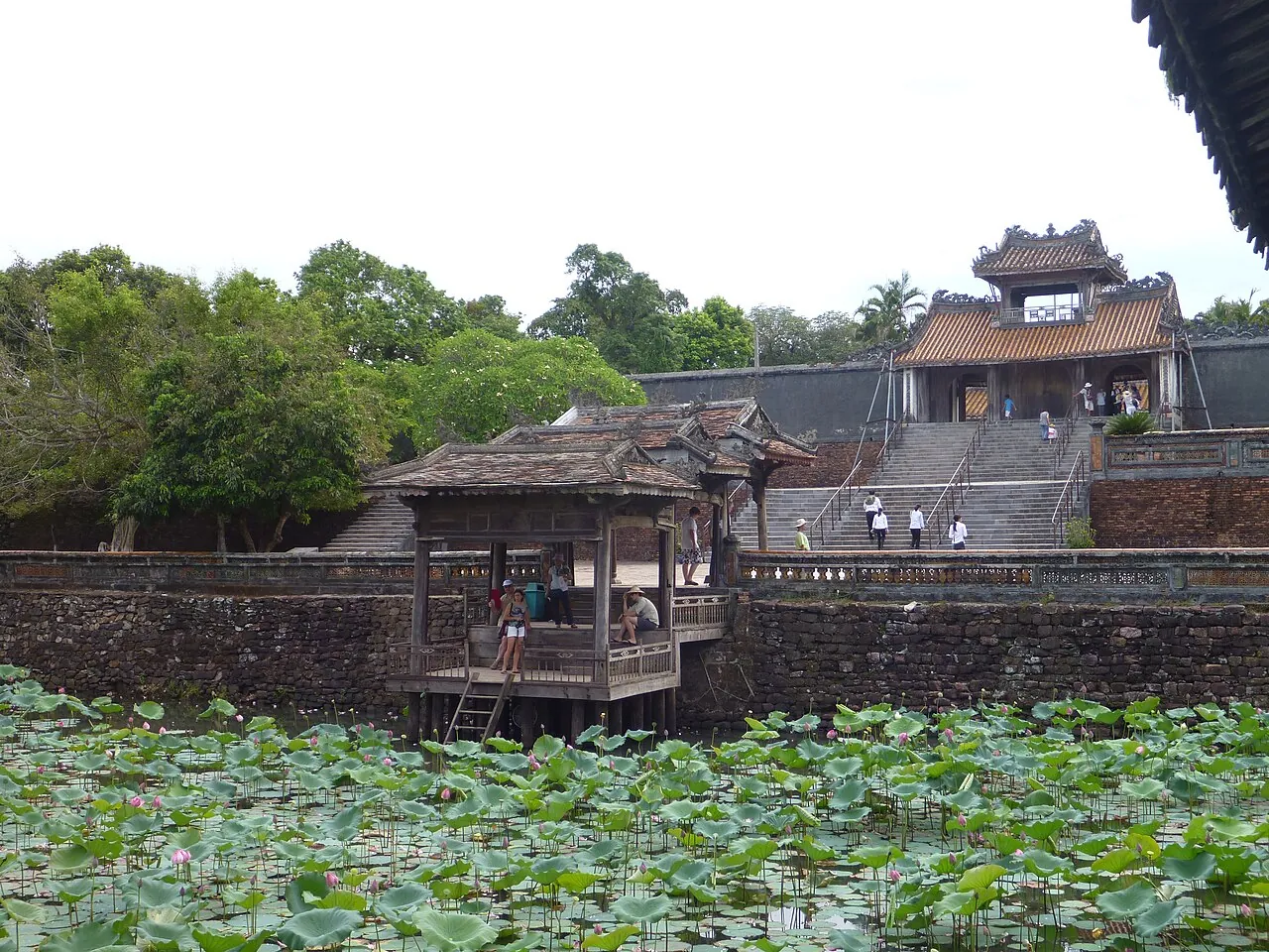 Tomba di Tu Duc - Hue Il padiglione sul lago nella tomba dell'imperatore Tu Duc a Hue