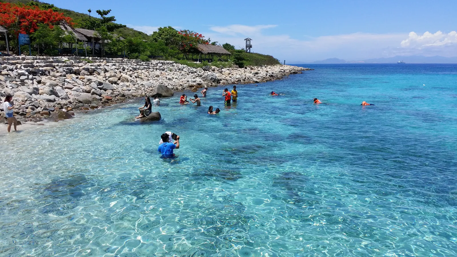 Snorkeling a Hon Mun, il parco marino di Nha Trang con acqua cristallina e coralli