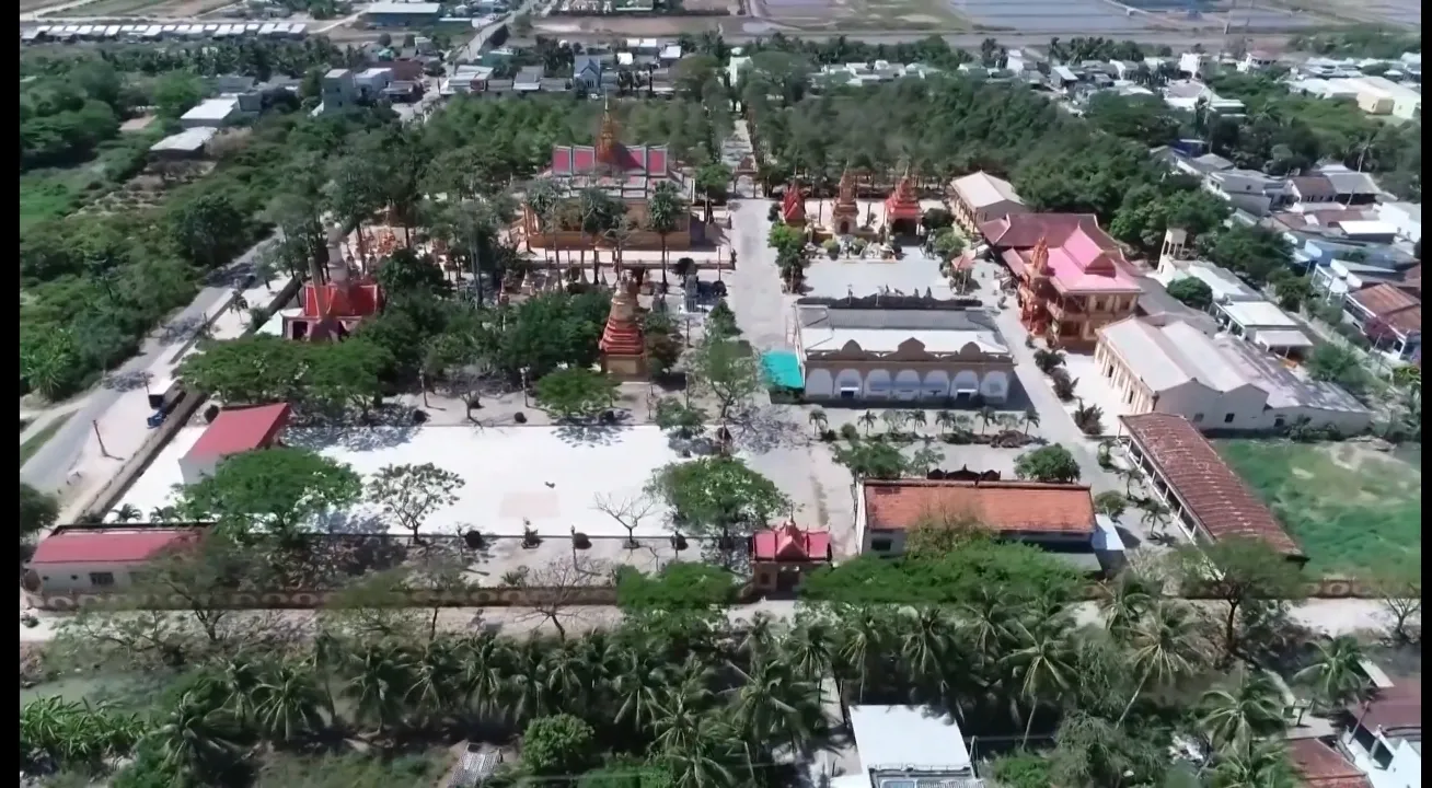 Pagoda Xiêm Cán a Bac Lieu Vista aerea della pagoda khmer Xiêm Cán a Bac Lieu, tra le più grandi del Delta del Mekong