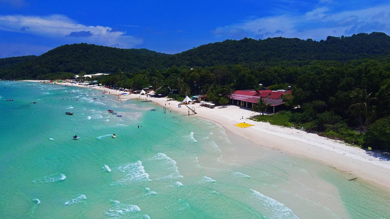 Spiaggia di Phu Quoc Spiaggia tropicale di Phu Quoc con mare turchese, meta ideale per una luna di miele in Vietnam