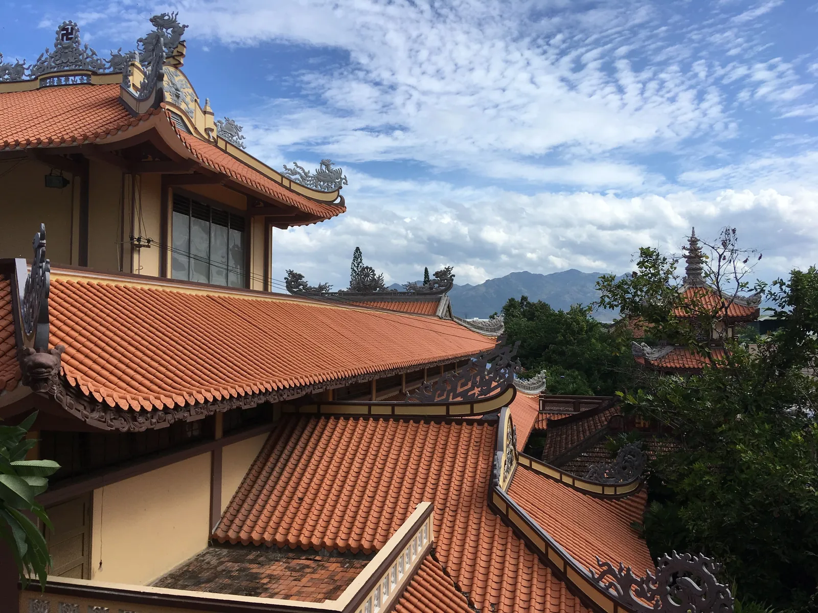Pagoda Long Son - Nha Trang Pagoda Long Son a Nha Trang con giardini e decorazioni tradizionali