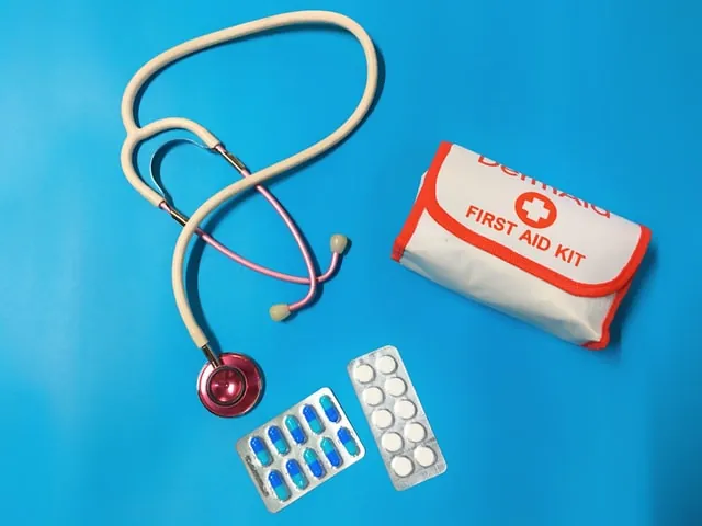 Kit di emergenza con i farmaci da portare in viaggio