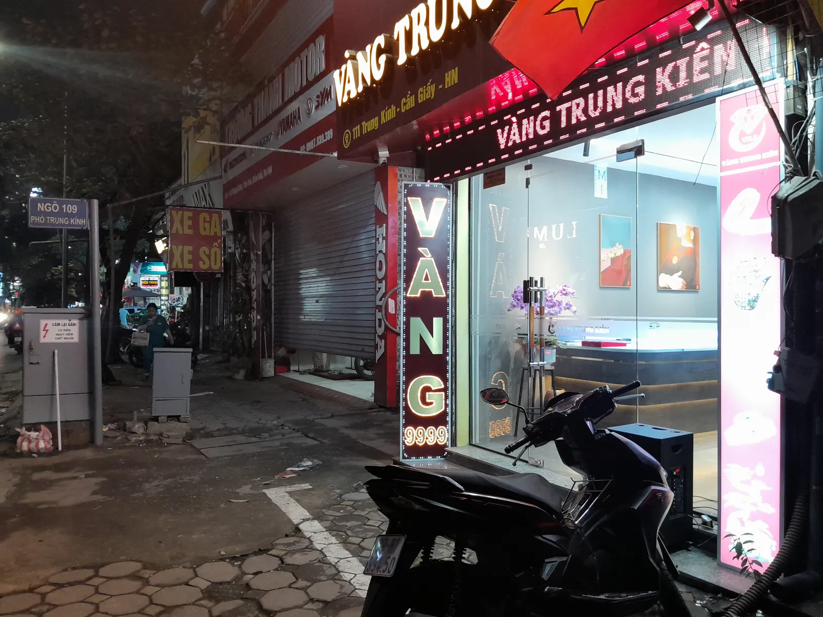 Negozio d'oro a Hanoi per il cambio valuta Cambio euro in Vietnam: negozio d'oro a Hanoi dove si cambia valuta al miglior tasso