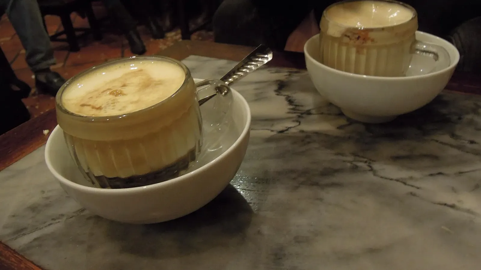 Caffè uovo, egg coffee vietnamito con crema di tuorlo montato, tipico di Hanoi