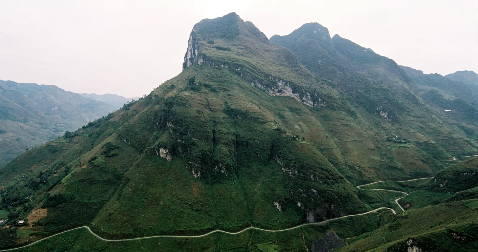 Passo Ma Pi Leng ad Ha Giang Passo Ma Pi Leng ad Ha Giang, trekking tra montagne e vallate