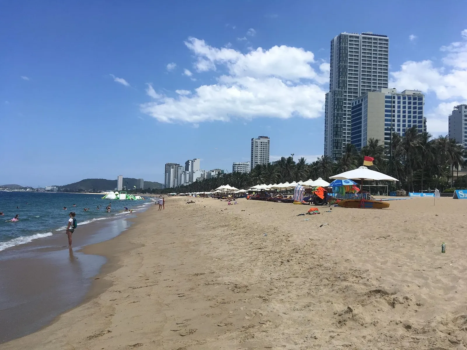 Spiaggia di Nha Trang La spiaggia di Nha Trang, la costa più asciutta del Vietnam a luglio e agosto
