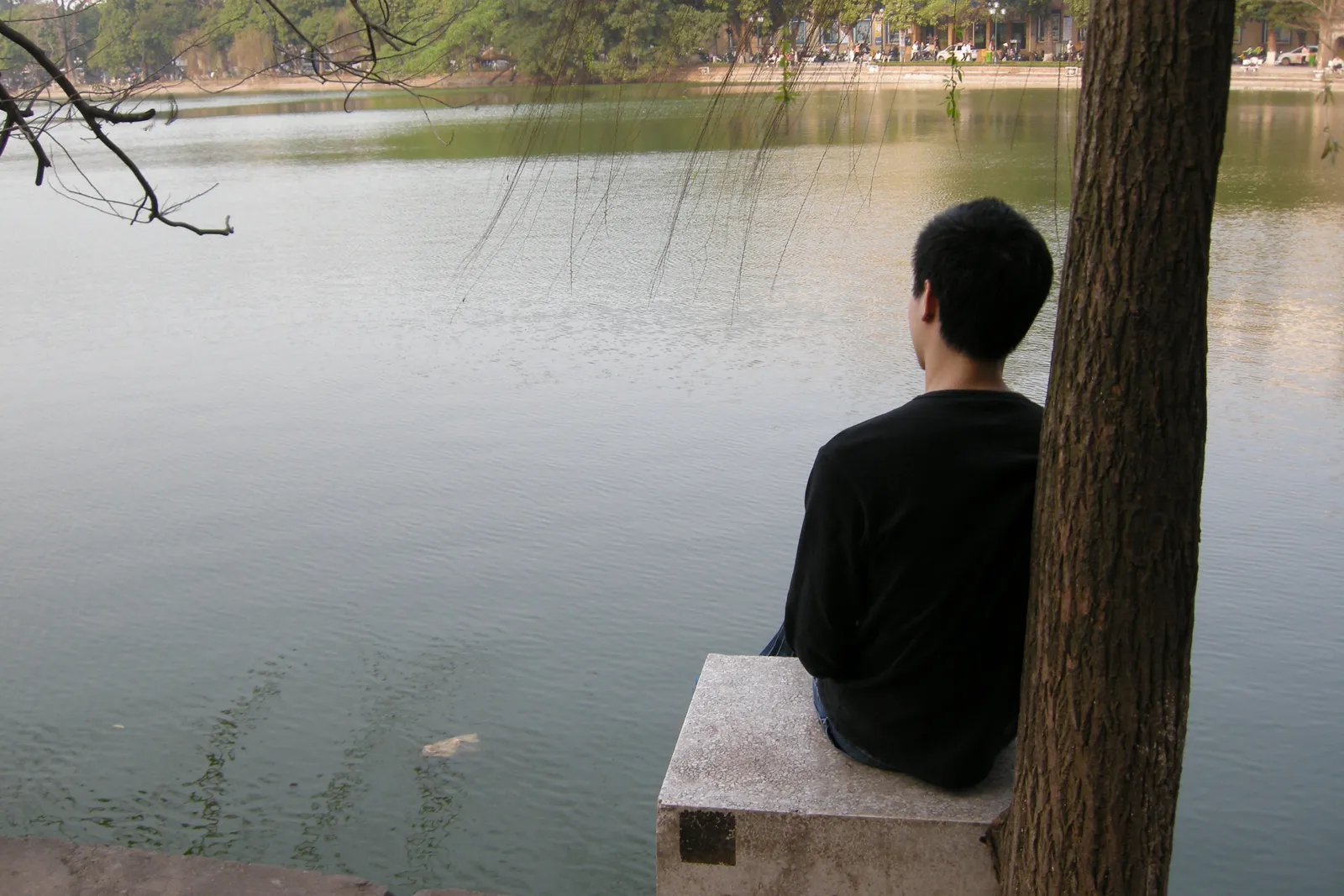 Lago Hoan Kiem - Hanoi Il lago Hoan Kiem a Hanoi in una limpida giornata d'autunno in Vietnam