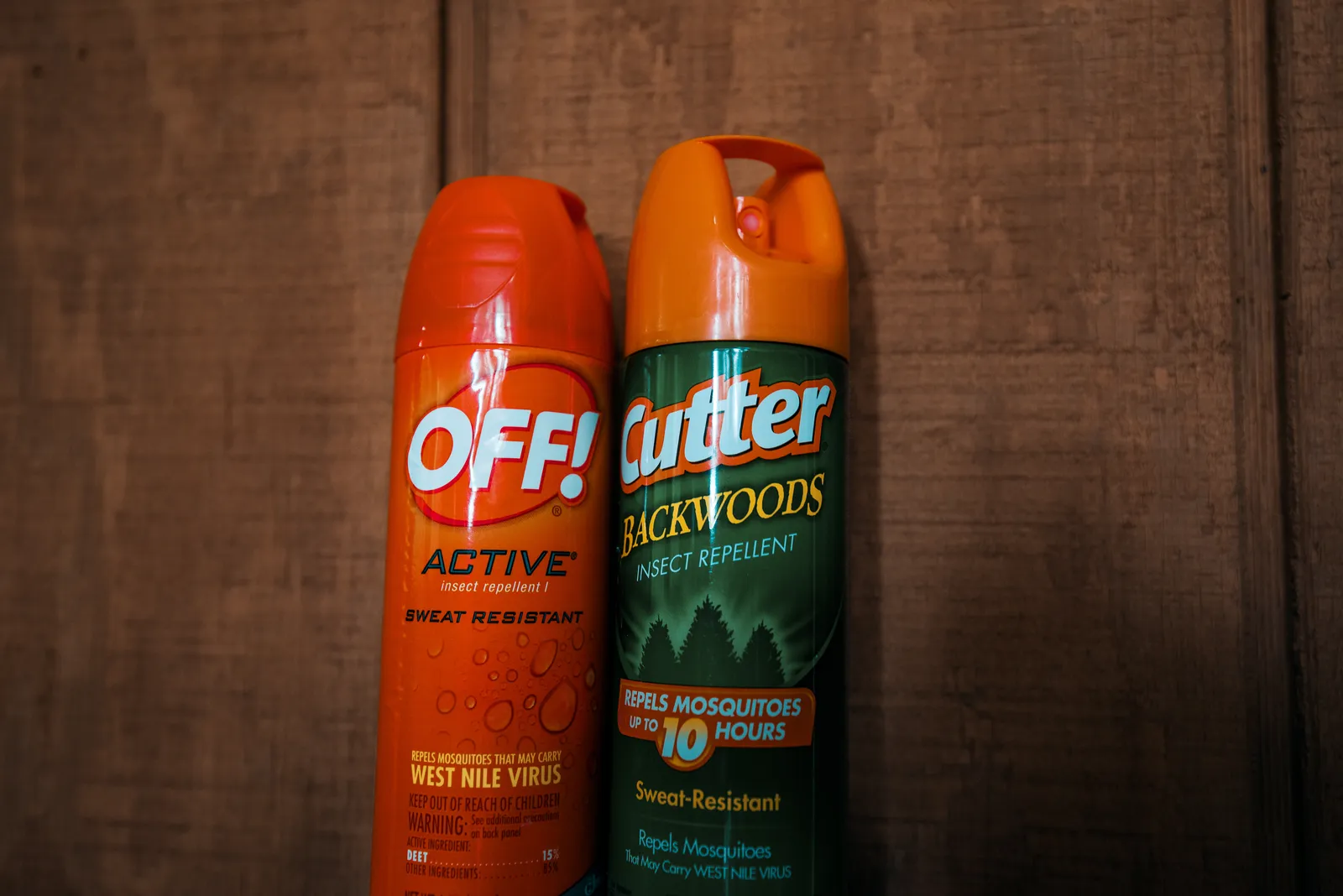 Flaconi di repellente a base di DEET per la protezione dalle zanzare in Vietnam